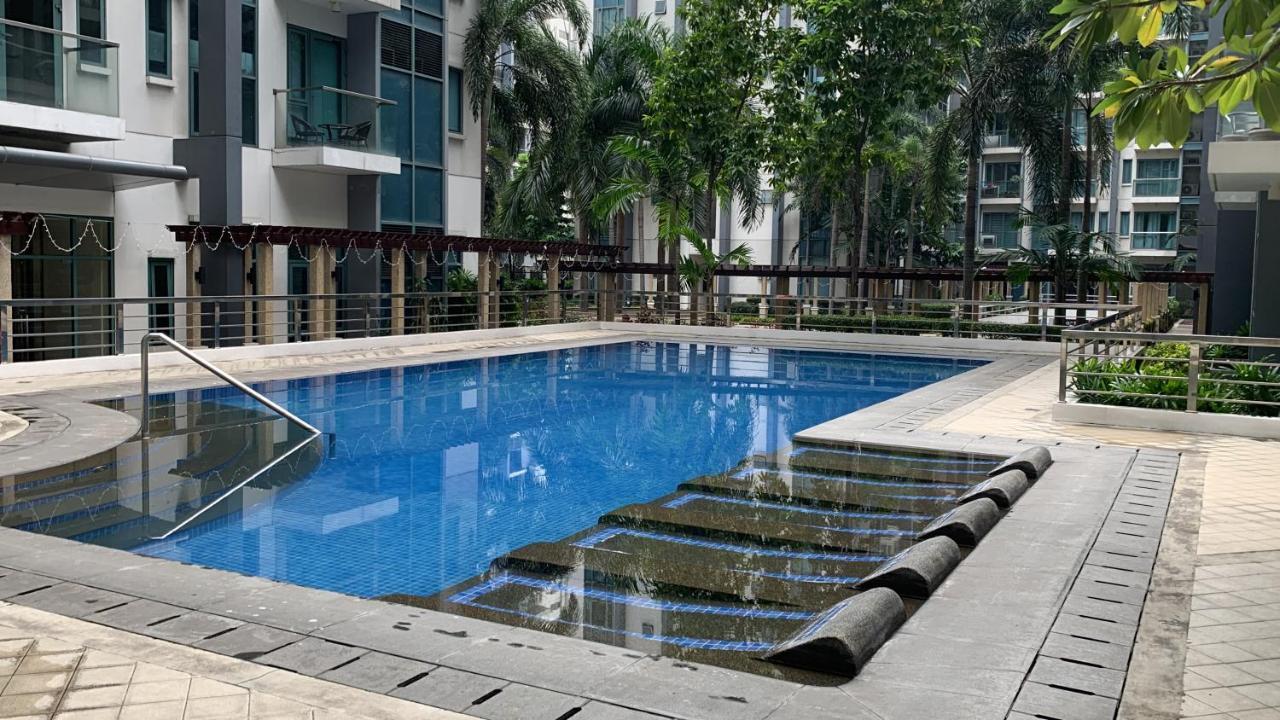 Two Palm Tree Villas Condominium - Studio 8Th Fl With Balcony - Across Terminal 3 Airport Pasay Ngoại thất bức ảnh