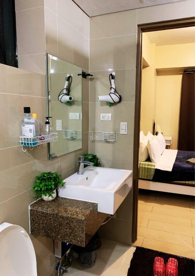 Two Palm Tree Villas Condominium - Studio 8Th Fl With Balcony - Across Terminal 3 Airport Pasay Ngoại thất bức ảnh