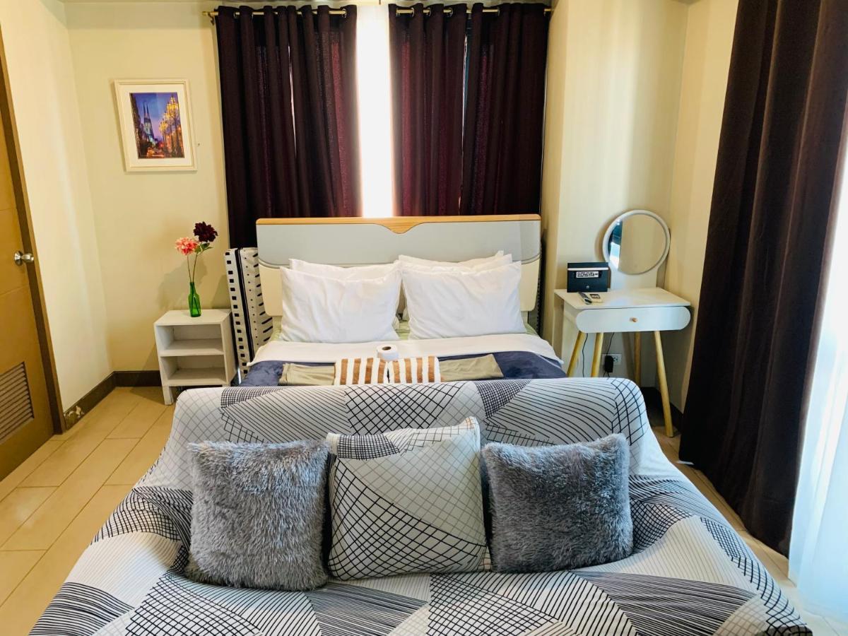 Two Palm Tree Villas Condominium - Studio 8Th Fl With Balcony - Across Terminal 3 Airport Pasay Ngoại thất bức ảnh