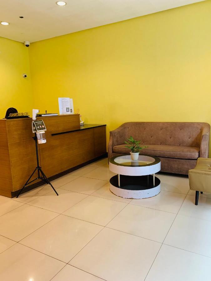 Two Palm Tree Villas Condominium - Studio 8Th Fl With Balcony - Across Terminal 3 Airport Pasay Ngoại thất bức ảnh
