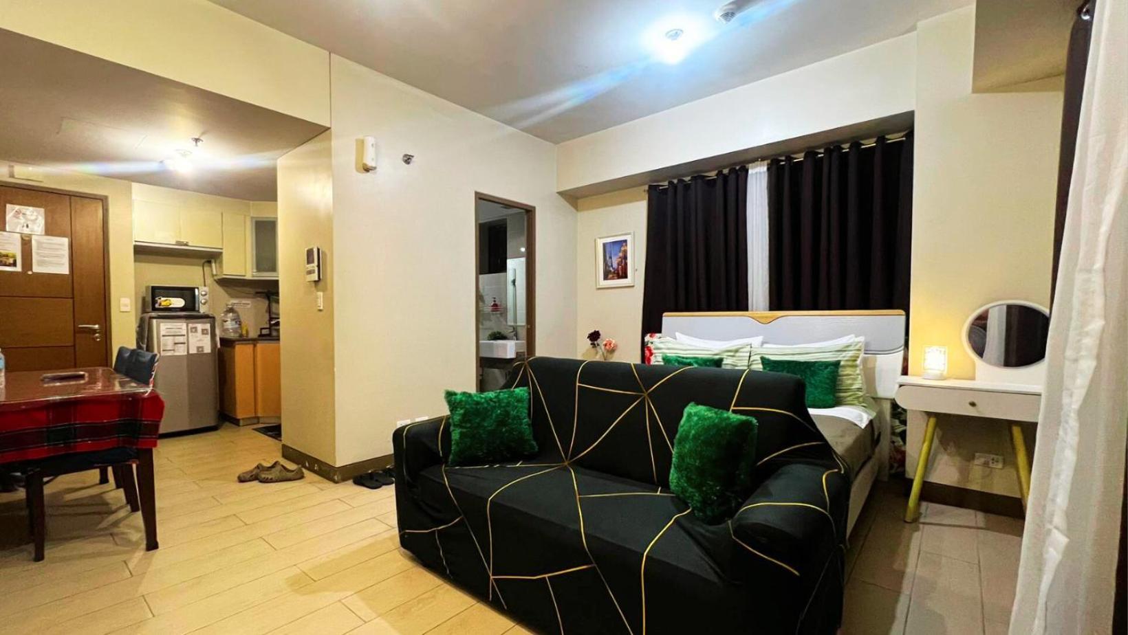 Two Palm Tree Villas Condominium - Studio 8Th Fl With Balcony - Across Terminal 3 Airport Pasay Ngoại thất bức ảnh