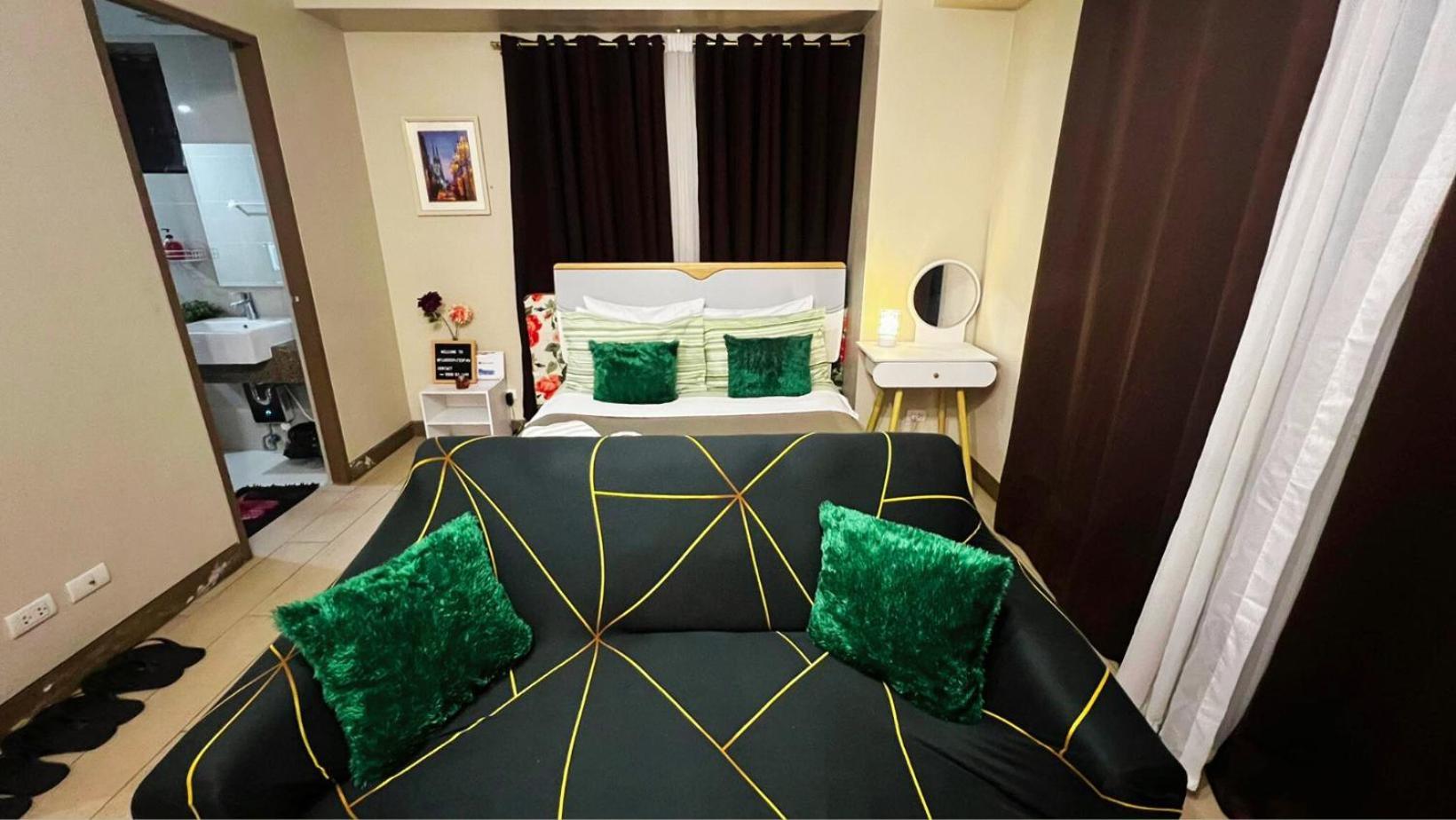 Two Palm Tree Villas Condominium - Studio 8Th Fl With Balcony - Across Terminal 3 Airport Pasay Ngoại thất bức ảnh