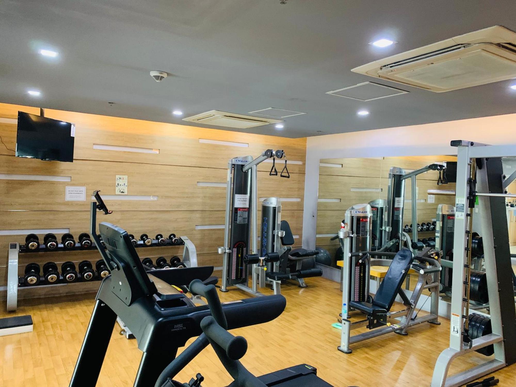 Two Palm Tree Villas Condominium - Studio 8Th Fl With Balcony - Across Terminal 3 Airport Pasay Ngoại thất bức ảnh